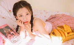 男友压着有节奏地顶我